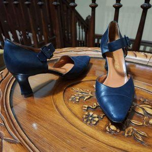 Vintage looking Navy Mary Jane Heels size 38 or 8.5